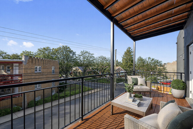 Building Photo - 5824 N Lincoln Ave