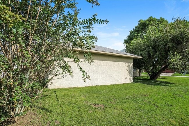 Building Photo - 725 Maderia Ct