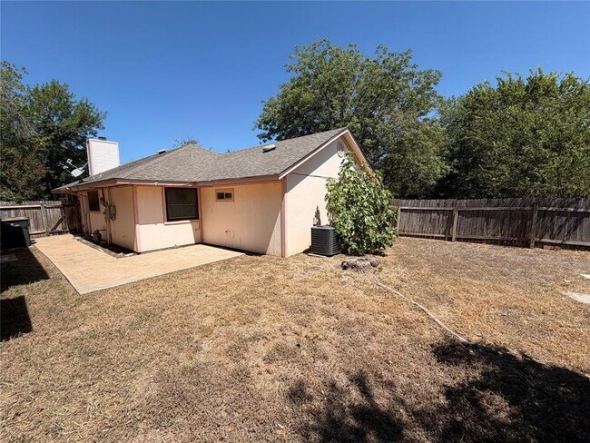 Building Photo - 16821 Whitebrush Loop