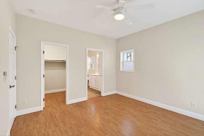 Building Photo - Black Mountain Long Term Rental!