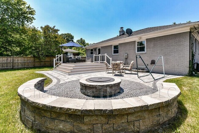 Building Photo - 1015 Woods Pl