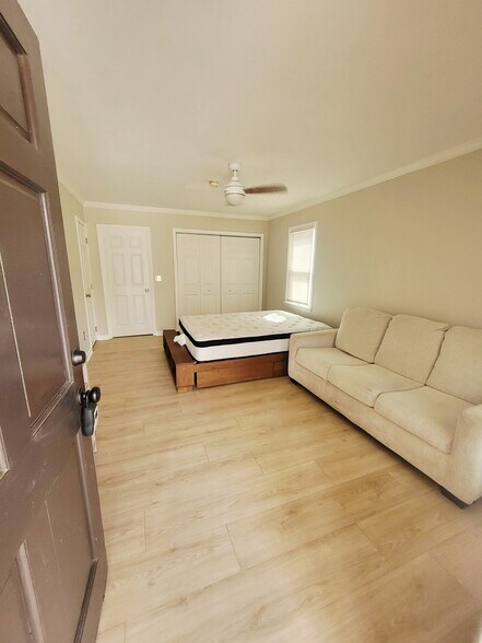 Building Photo - 2305 Whispering Pines Dr