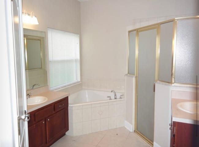 Building Photo - 2241 Lake Francis Dr