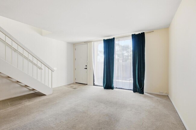 Building Photo - 536 Woodside Oaks