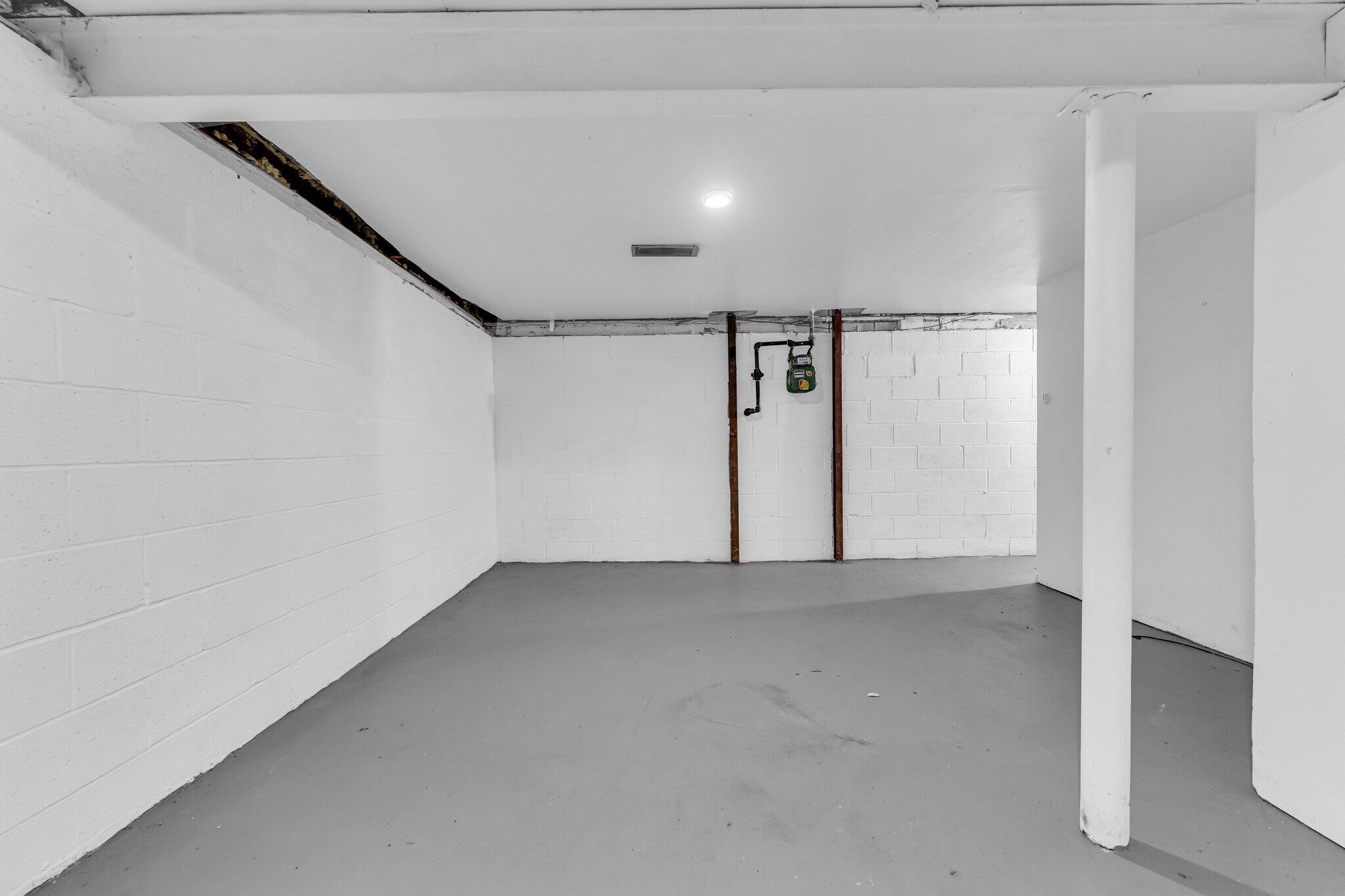 Building Photo - 4176 E 148th St