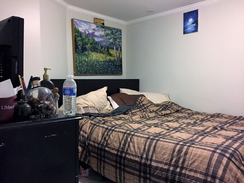 Building Photo - 519 Main St