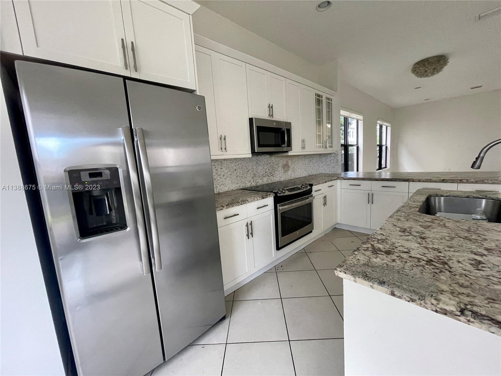 Building Photo - 3316 W 98th Pl