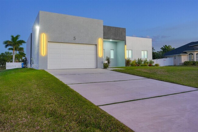 Building Photo - 5 SW 26th Pl