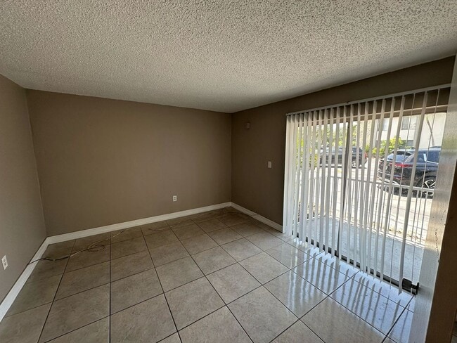 Building Photo - FAST APPROVAL !
