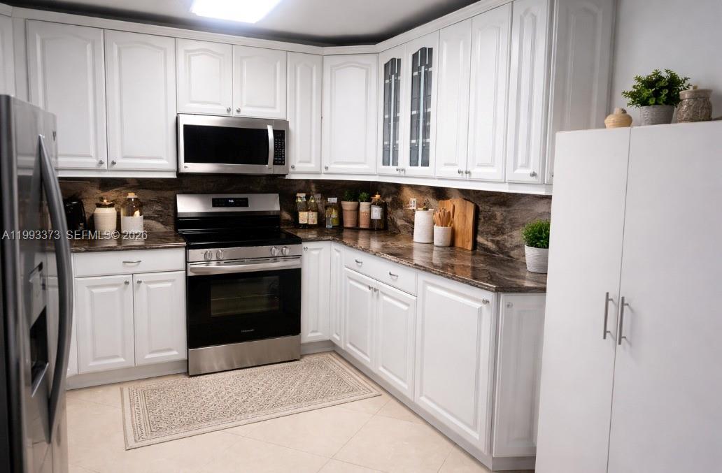Building Photo - 2500 Parkview Dr