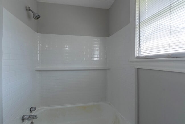 Building Photo - 128 E 23rd St