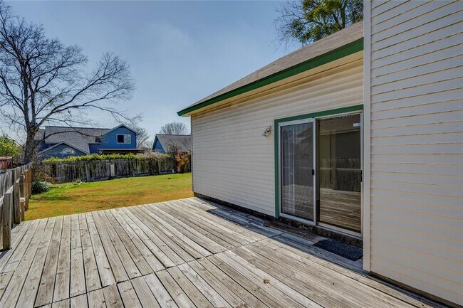 Building Photo - 2007 Castle View Dr