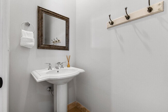 Building Photo - 25 Via Floresta Dr