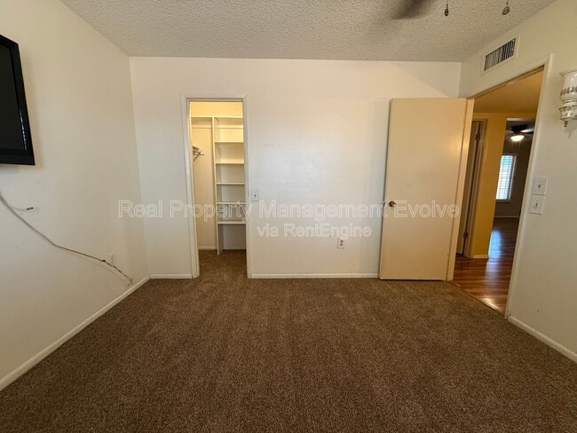 Building Photo - 17026 N 96th Ave