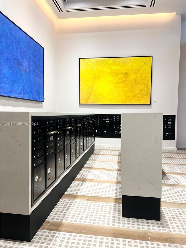 Building Photo - 225 N Miami Ave