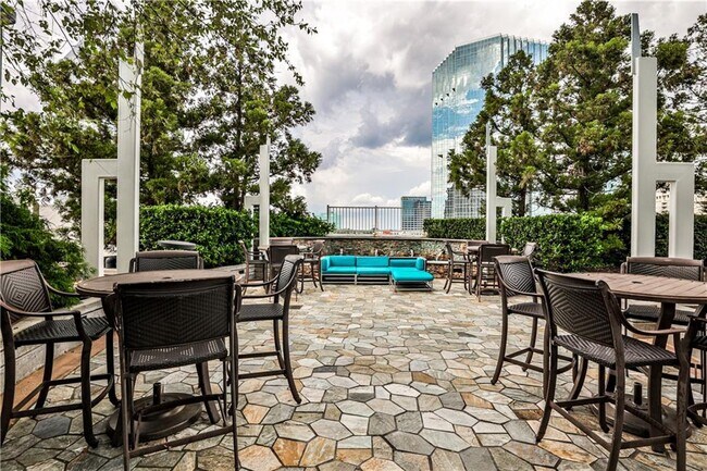 Building Photo - 3324 Peachtree Rd NE