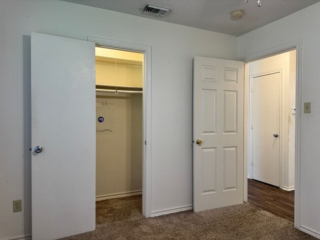 Building Photo - 3244 Stoneridge Dr