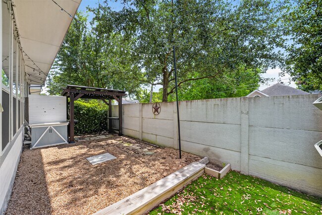 Building Photo - 4743 Glen Isle Dr