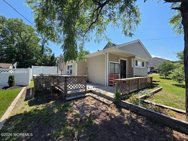 Building Photo - 16 Leocadia Ct