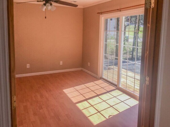 Building Photo - 620 Pine Oaks Dr