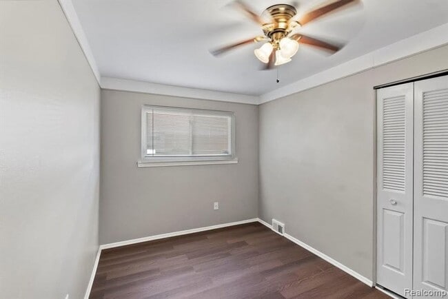 Building Photo - Gorgeous Madison Heights Gem!