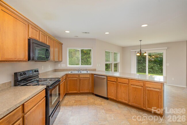 Building Photo - 6442 Ridgeview Commons Dr