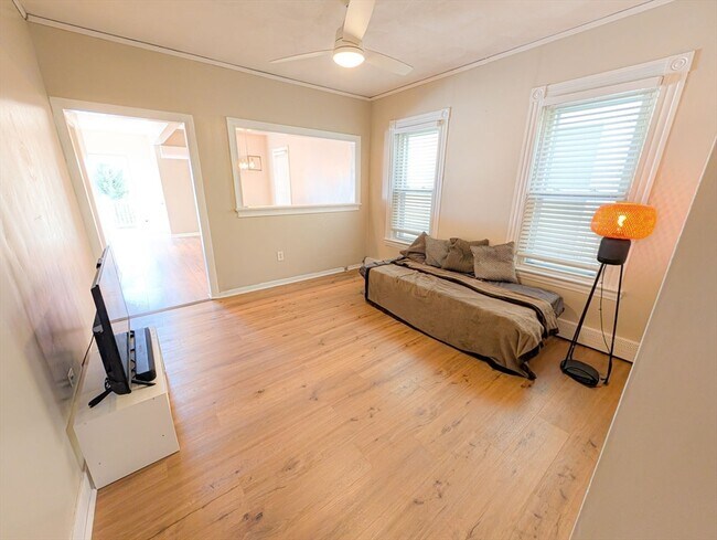 Building Photo - 103-105-105 Homer St