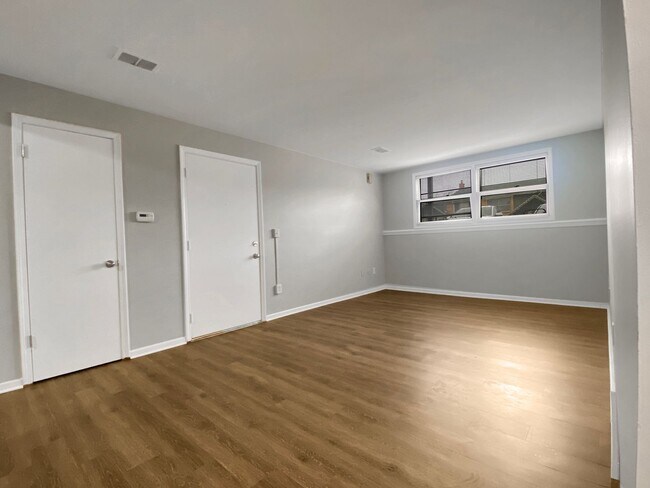 Building Photo - 4179 Oak Park Dr SE