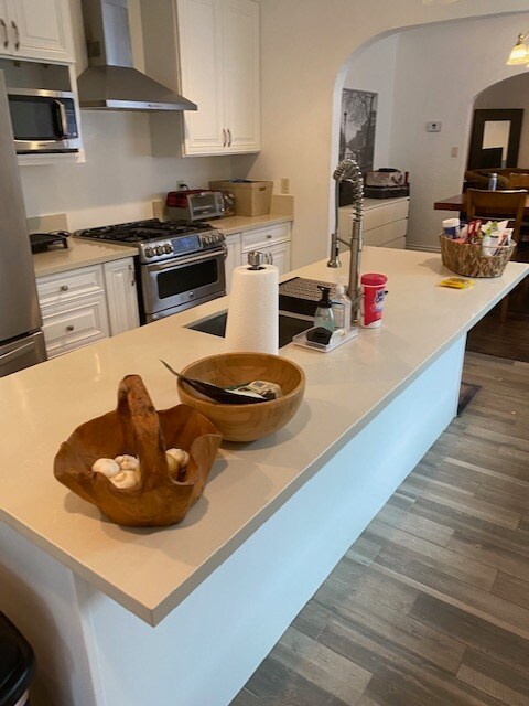 Building Photo - 905 S Curson Ave