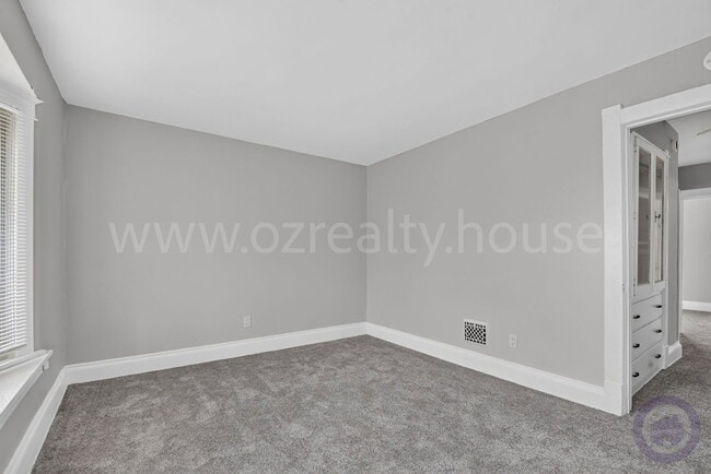 Building Photo - 1023 Shadowlawn Dr