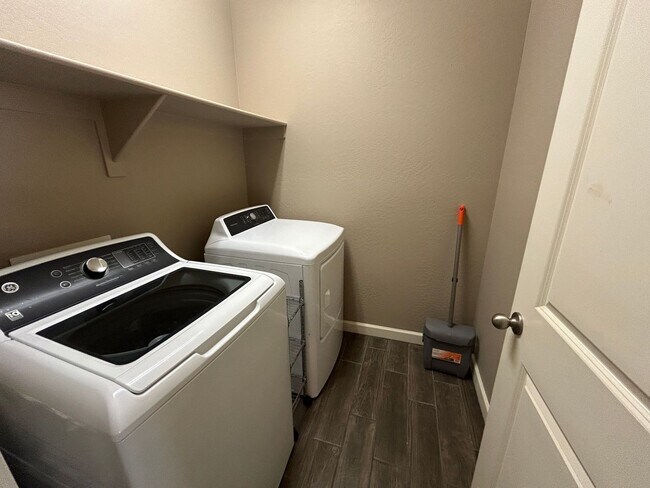 Building Photo - 14825 N 171st Dr