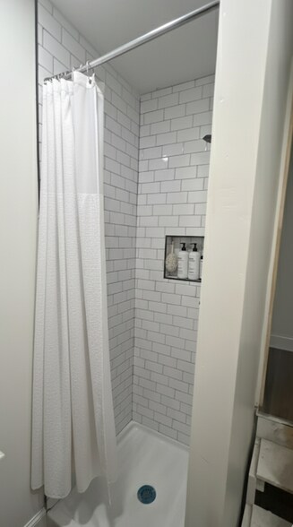 Building Photo - 2827 E 5th Ave