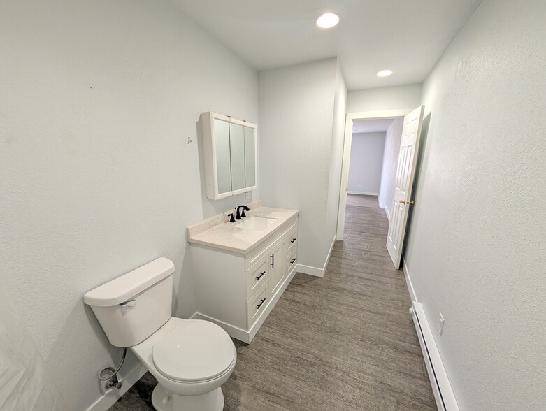 Building Photo - 102 S Main St