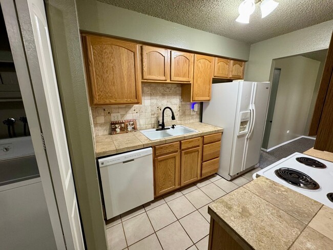 Primary Photo - Charming 2BR Condo in Denver