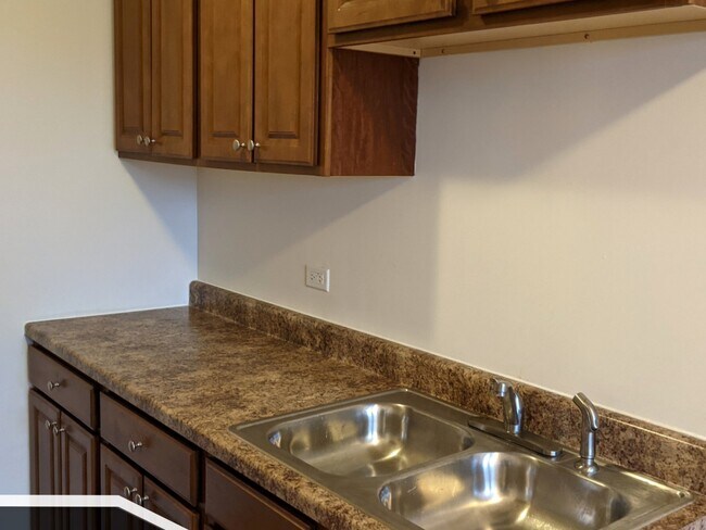 Building Photo - 2600 N Kimball Ave