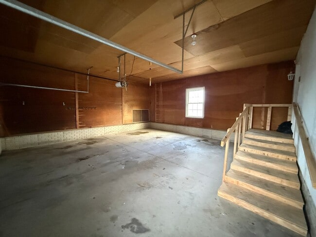 Building Photo - Spacious 3-Bedroom Home with Sunroom and Attached 2-Car Garage in Manchester, MI