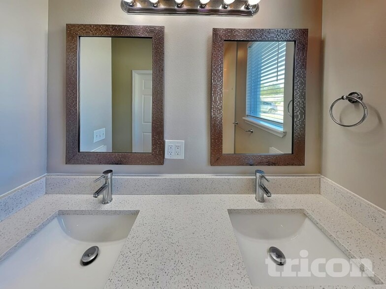 Building Photo - 3321 Buttonwood Ave