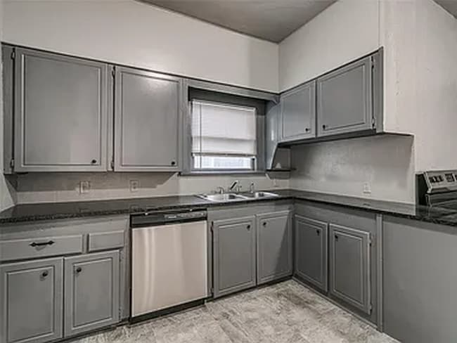 Building Photo - N. McKinley Ave - Triplex