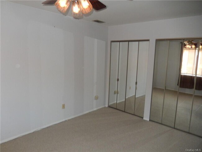 Building Photo - 208 Town Hill Condominium