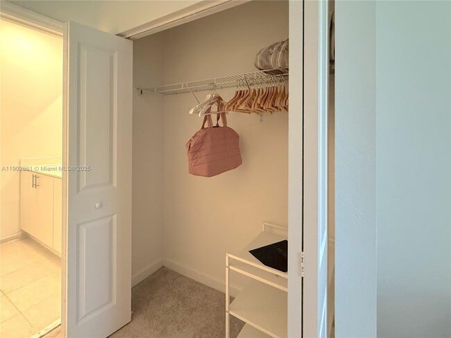 Building Photo - 1060 SE 26th Ter