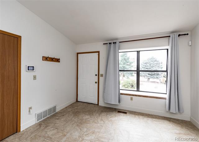 Building Photo - 838 Daffodil St