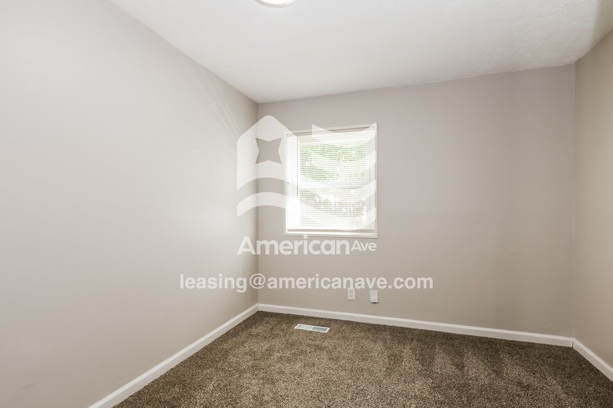 Building Photo - 3907 Larkspur Dr