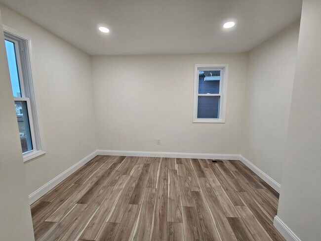 Building Photo - Amazing all new 4 bed 2.5 Bath House for rent!