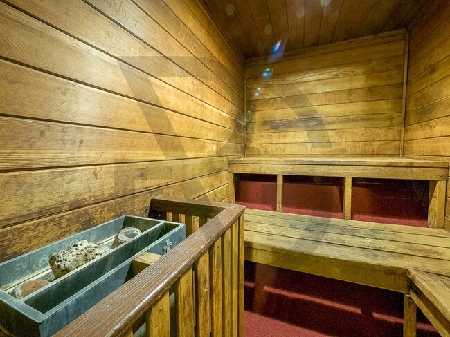 Building Photo - 445 Barry Chicago IL