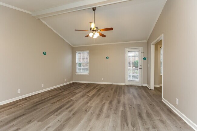 Building Photo - 1005 Tom Hailey Blvd