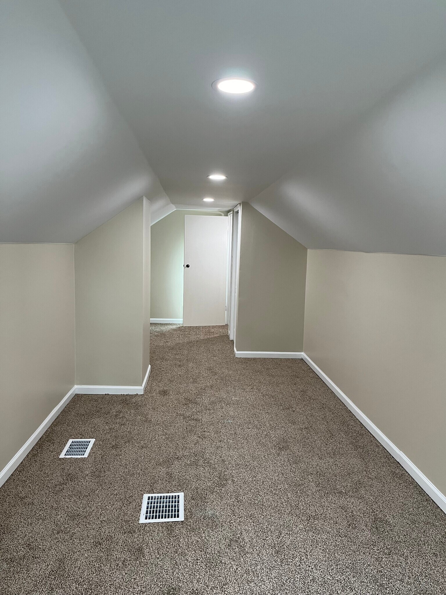 Building Photo - 4023 Valley View Dr