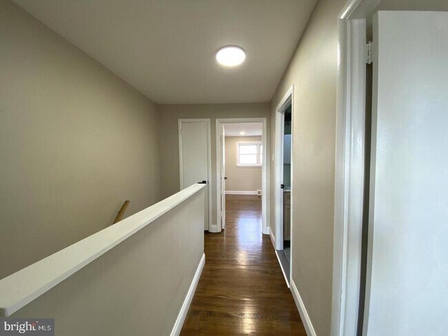 Building Photo - 12639 Biscayne Dr
