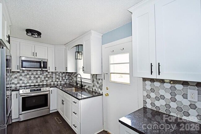 Building Photo - 266 Long St