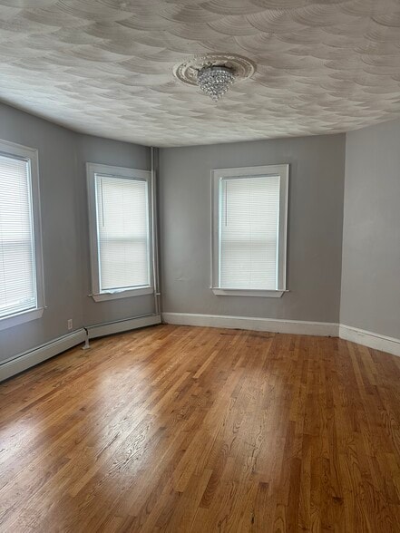 Building Photo - 19 Dewey St