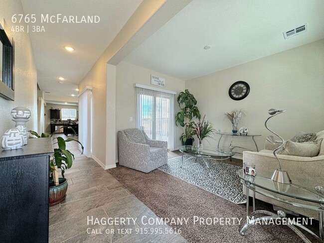 Building Photo - West El Paso 4 bed Refrig A/C with 3 car g...